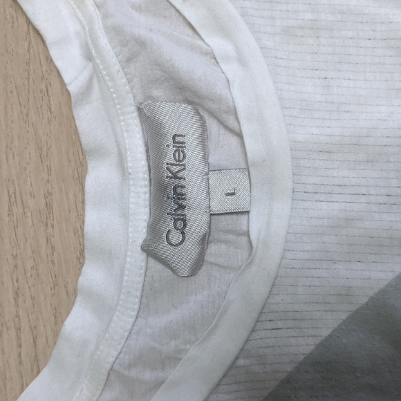 Calvin Klein Abstract T shirt - Picture 3 of 3